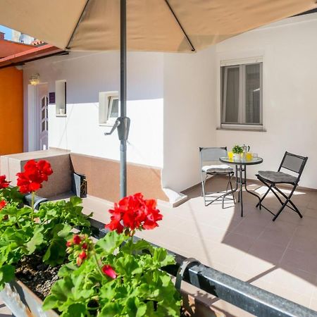Charming Apartment In Town Center Pula Exterior photo