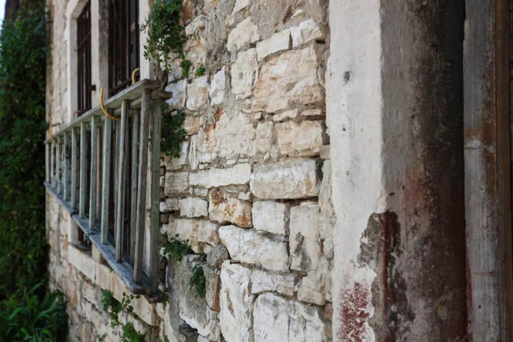 Charming Apartment In Town Center Pula Exterior photo