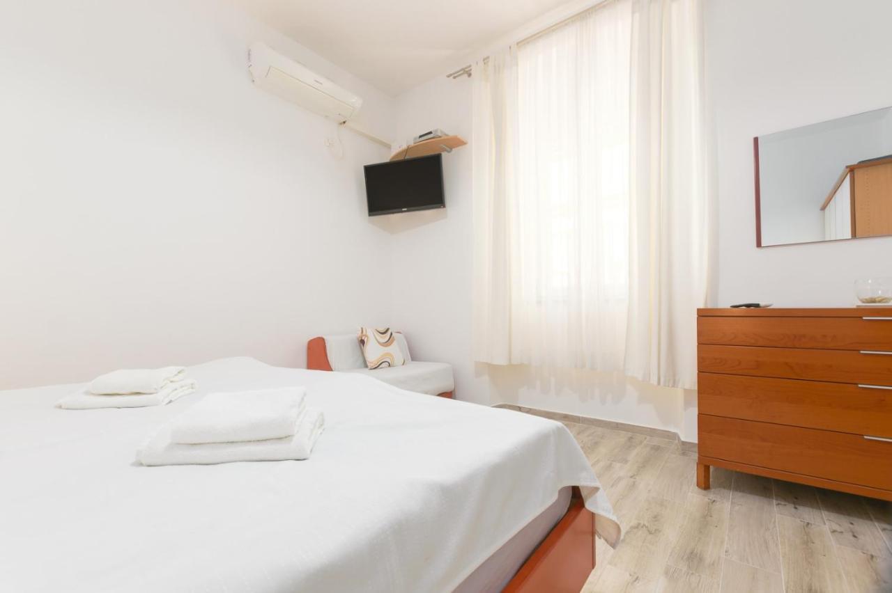 Charming Apartment In Town Center Pula Exterior photo