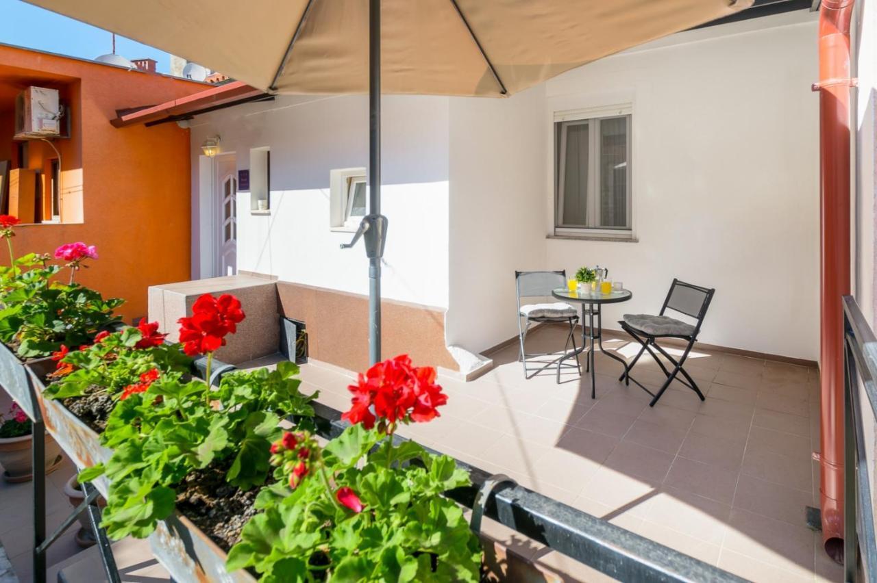 Charming Apartment In Town Center Pula Exterior photo